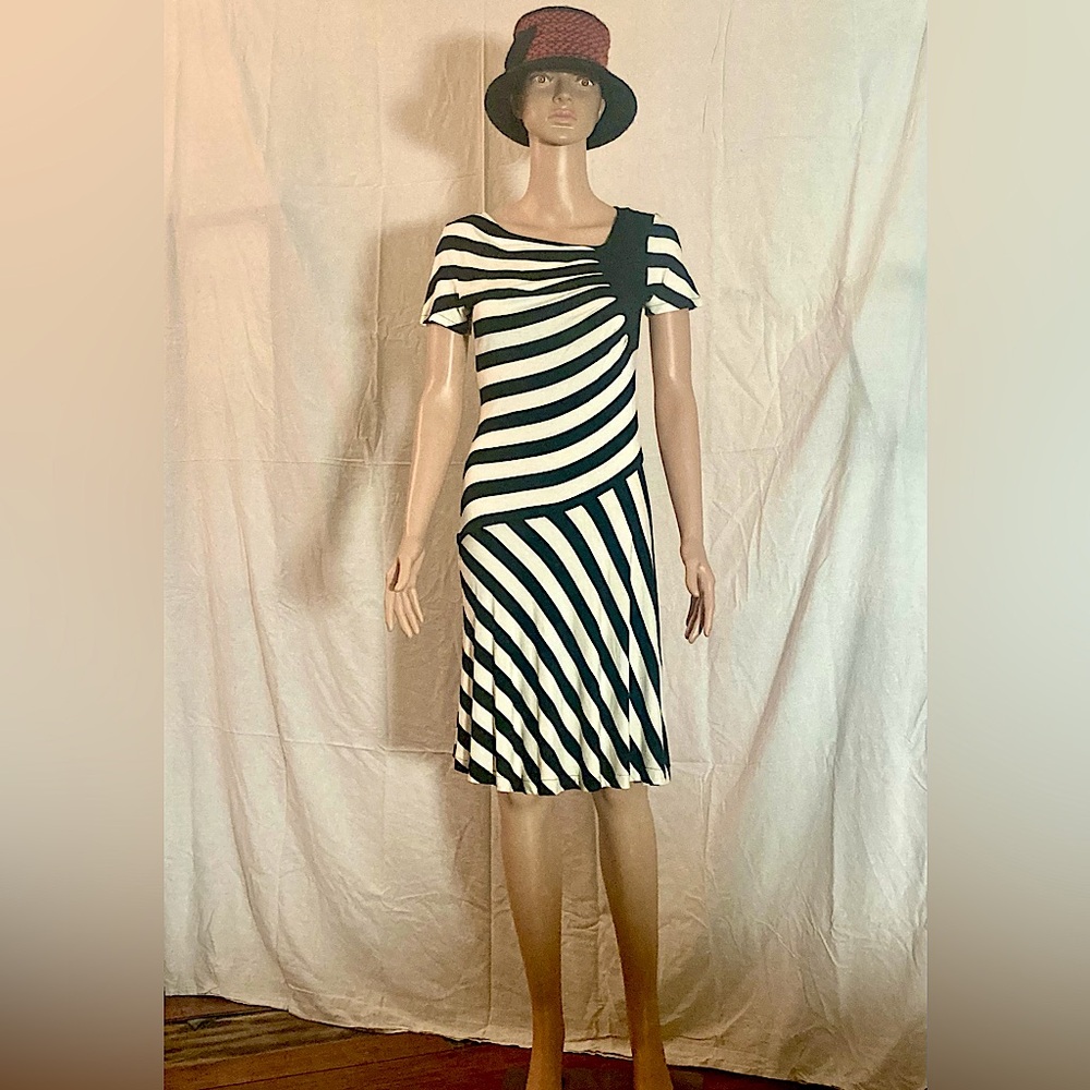 ECI New York short-sleeved knit dress/Size Small/Color: Black & white stripes